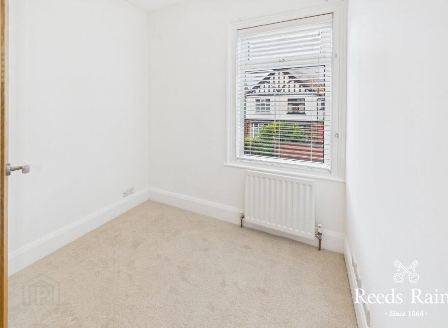 2 Loopland Park, Belfast, BT6 9DY