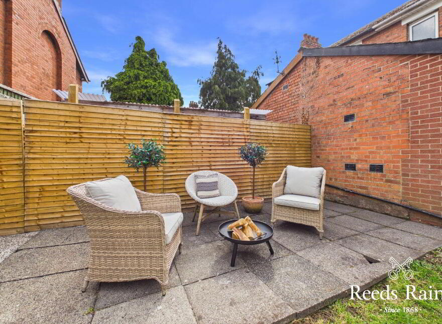 2 Loopland Park, Belfast, BT6 9DY