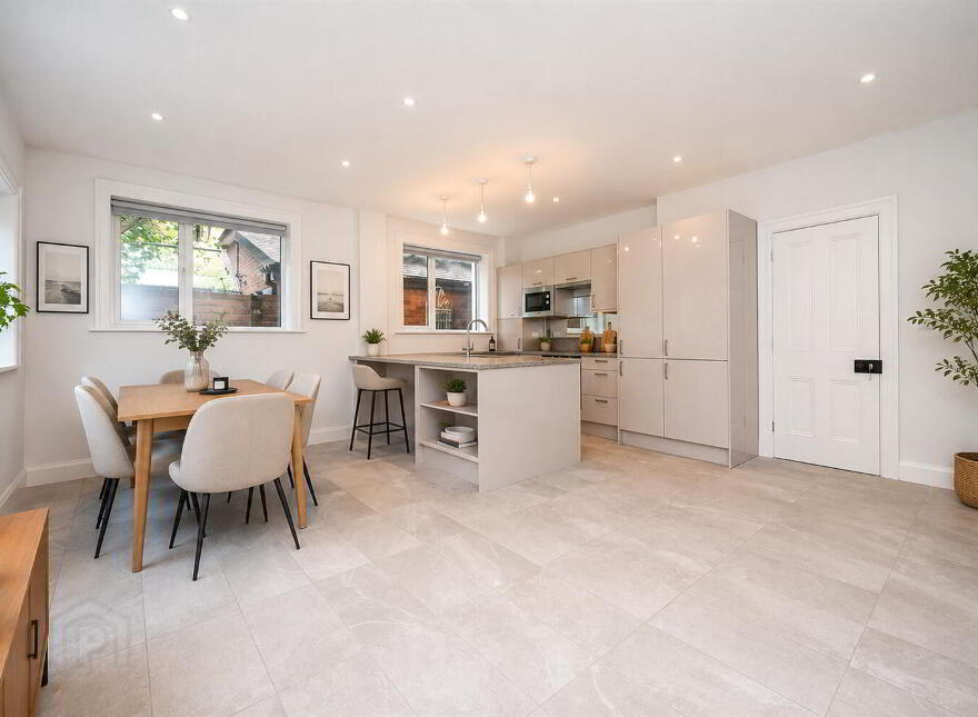 6 Chlorine Gardens, Belfast, BT9 5DJ