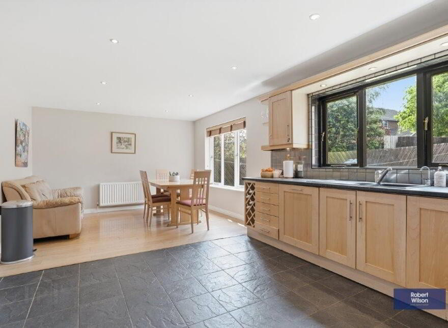 10 Waringfield Avenue, Moira, BT67 0FA