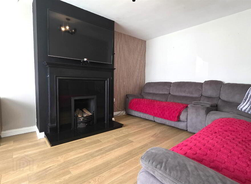 25 Carnbeg Dale, Antrim, BT41 4RE