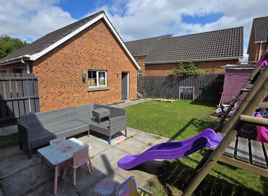 25 Carnbeg Dale, Antrim, BT41 4RE