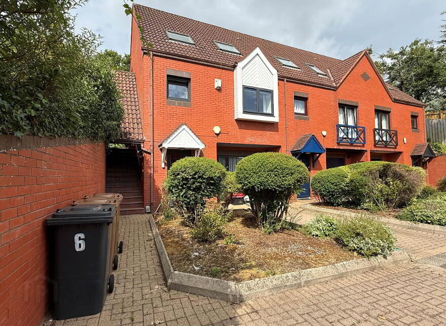 6 Village Court, Newtownbreda, Belfast, BT8 7XJ photo