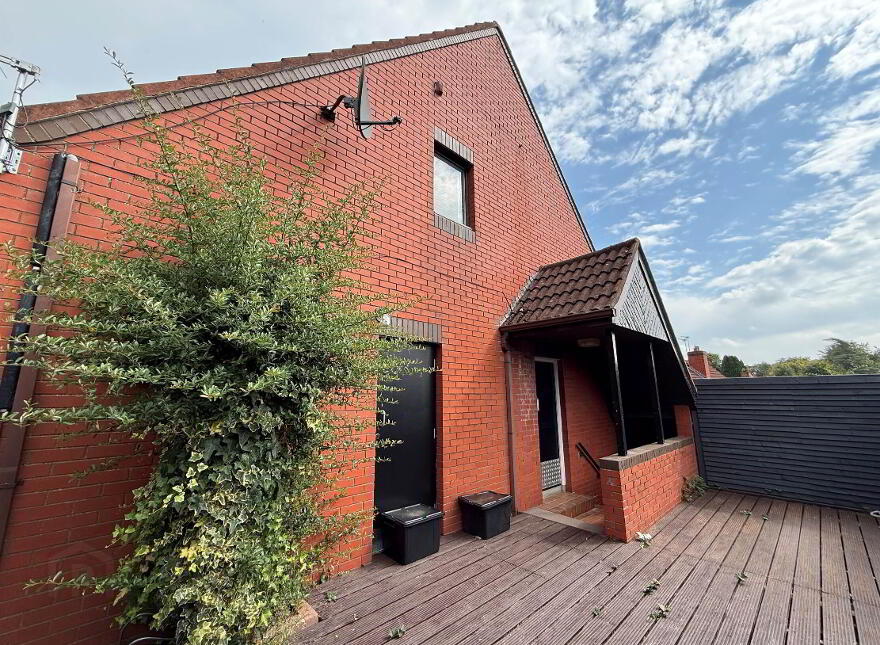 6 Village Court, Newtownbreda, Belfast, BT8 7XJ