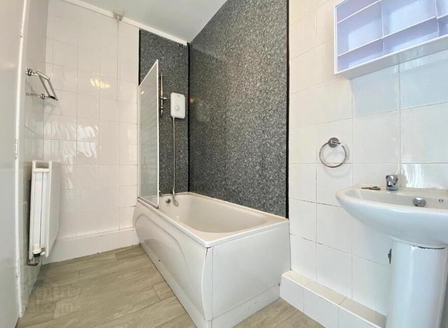 1, 33 Sandhurst Drive, Belfast, BT9 5AY
