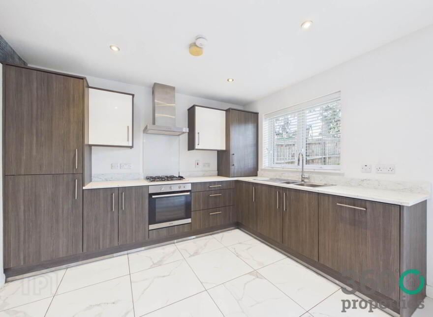 18 Foxton Wood Square, Ballymena, BT42 4BN