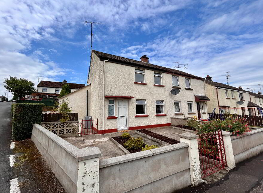 10 Castlebalfour Park, Lisnaskea, BT92 2GD photo