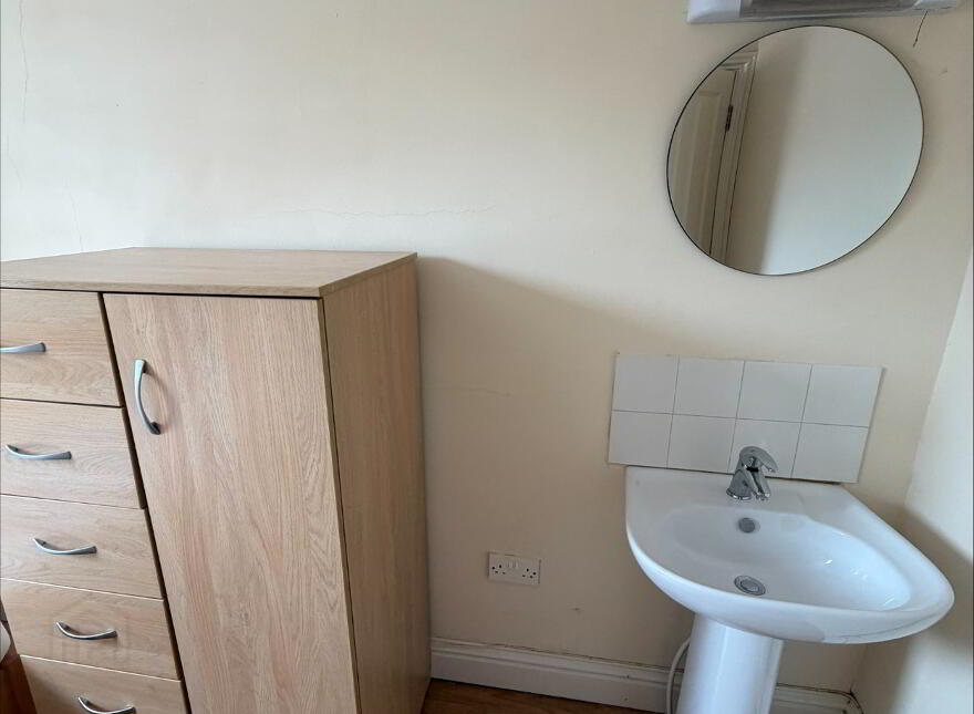 3, 88 Fitzroy Avenue, Belfast, BT7 1HX