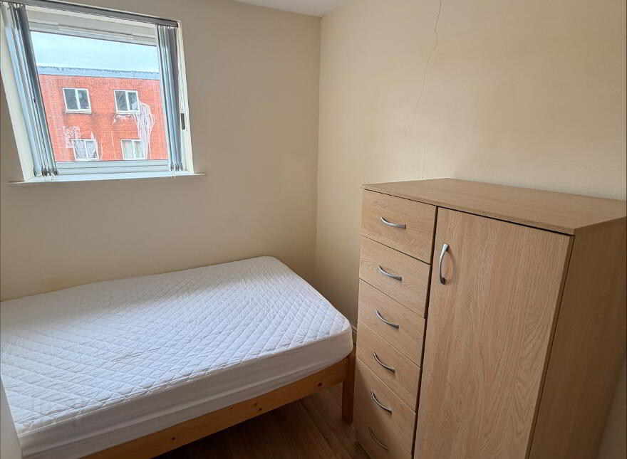 3, 88 Fitzroy Avenue, Belfast, BT7 1HX