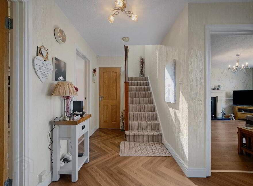 14 Baronscourt Gardens, Carryduff, Belfast, BT8 8EW