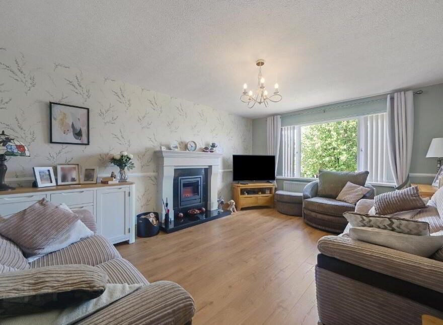 14 Baronscourt Gardens, Carryduff, Belfast, BT8 8EW