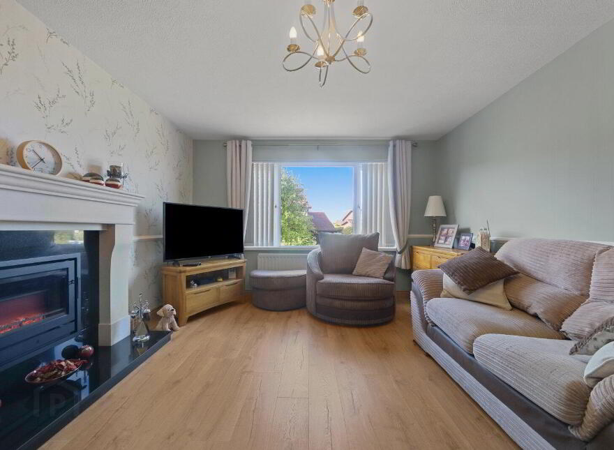 14 Baronscourt Gardens, Carryduff, Belfast, BT8 8EW