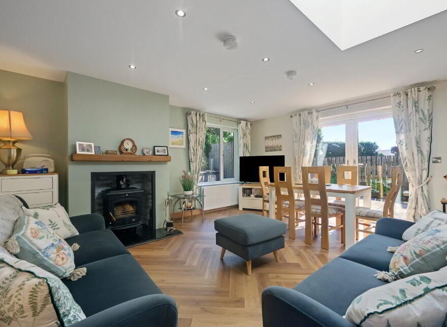14 Baronscourt Gardens, Carryduff, Belfast, BT8 8EW