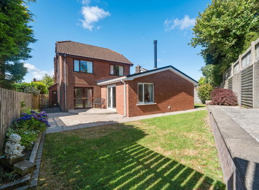 14 Baronscourt Gardens, Carryduff, Belfast, BT8 8EW
