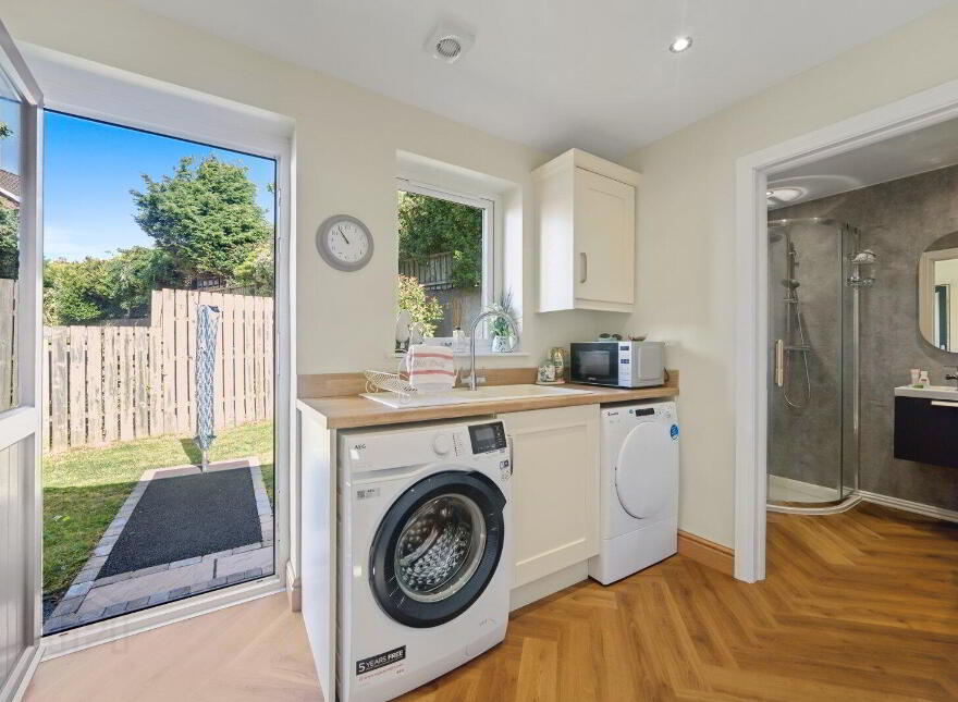 14 Baronscourt Gardens, Carryduff, Belfast, BT8 8EW