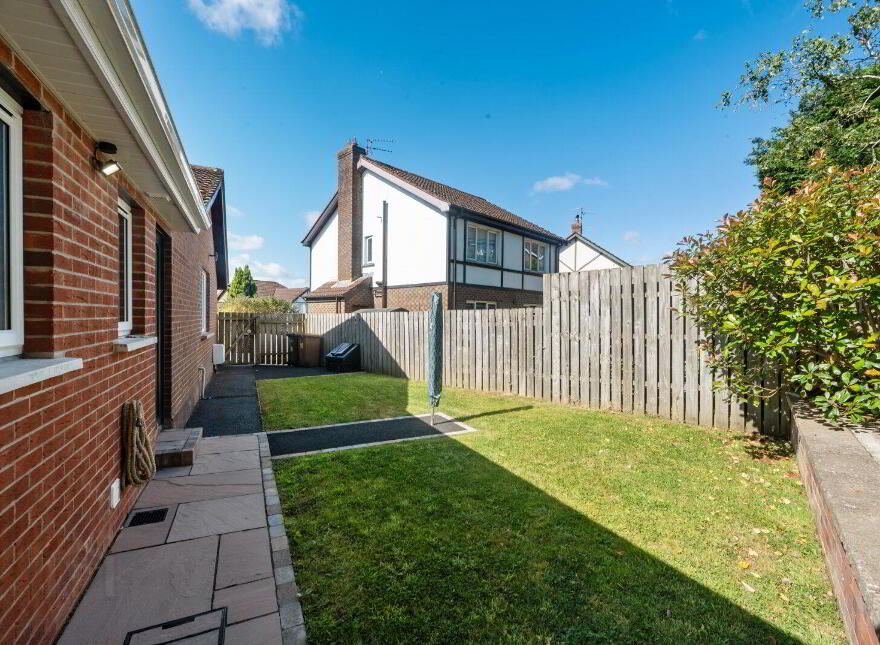 14 Baronscourt Gardens, Carryduff, Belfast, BT8 8EW