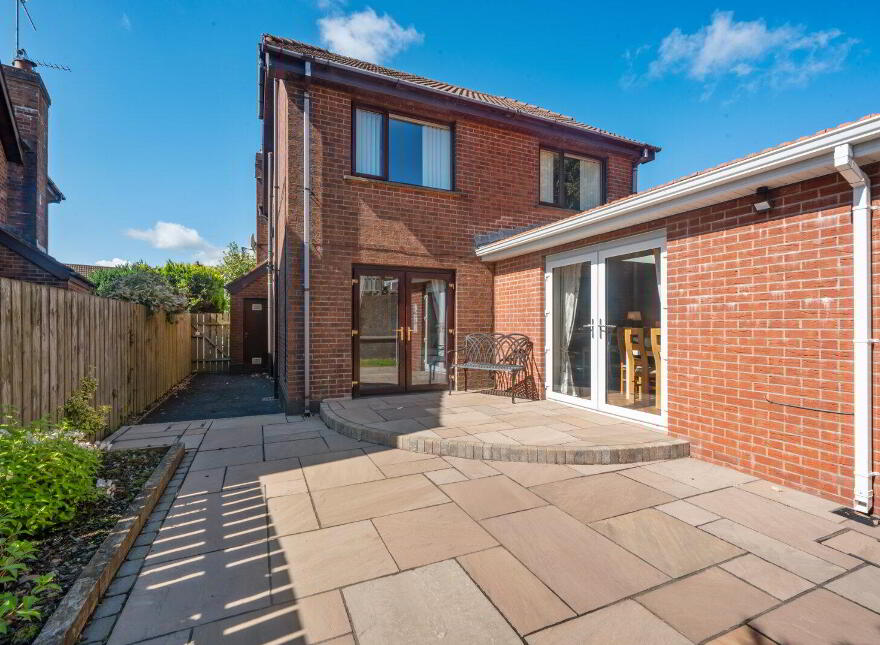 14 Baronscourt Gardens, Carryduff, Belfast, BT8 8EW