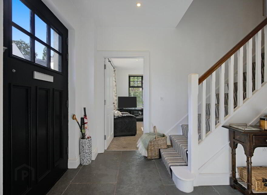 3 Haddo Woods, Belvoir Park, Belfast, BT8 8FS