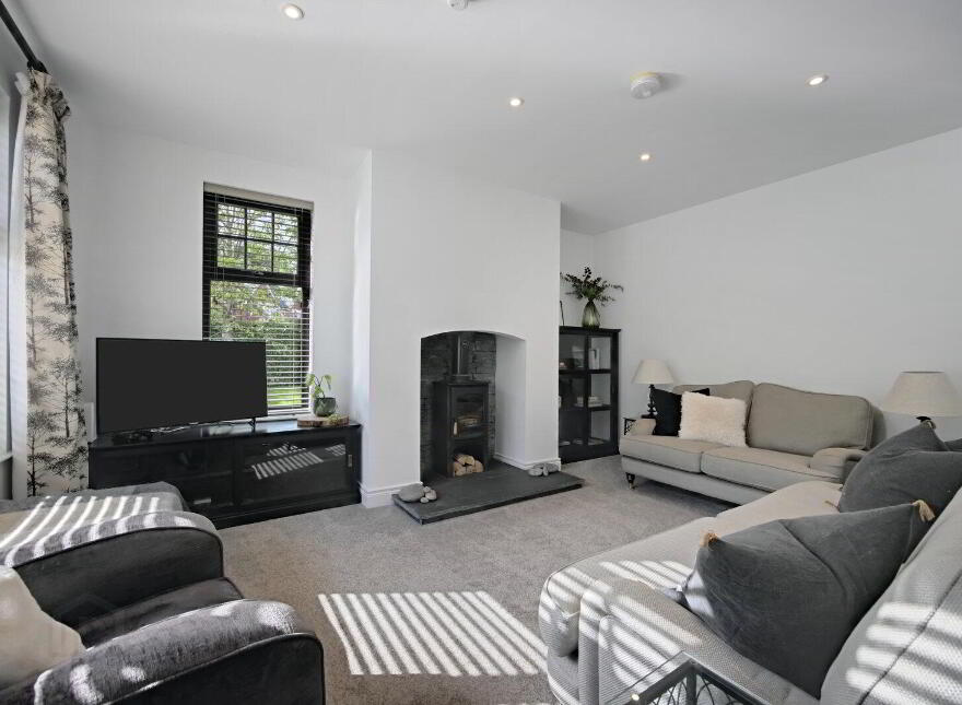 3 Haddo Woods, Belvoir Park, Belfast, BT8 8FS