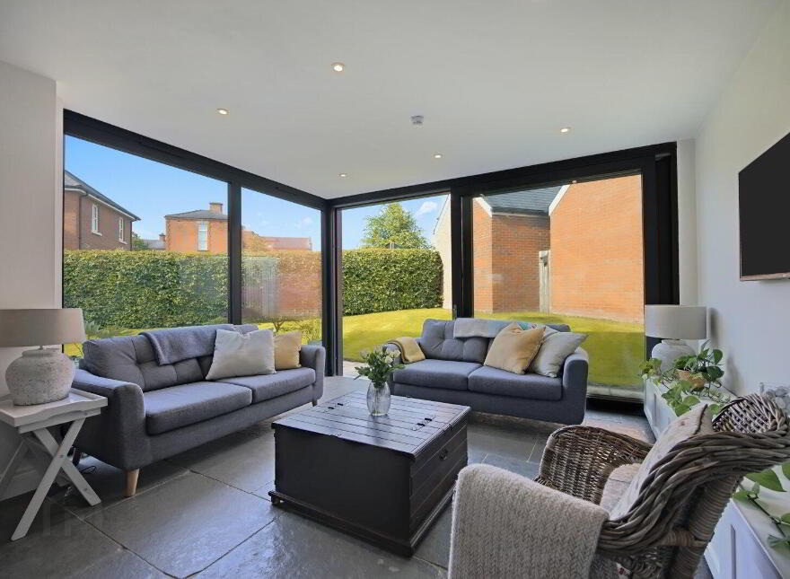 3 Haddo Woods, Belvoir Park, Belfast, BT8 8FS