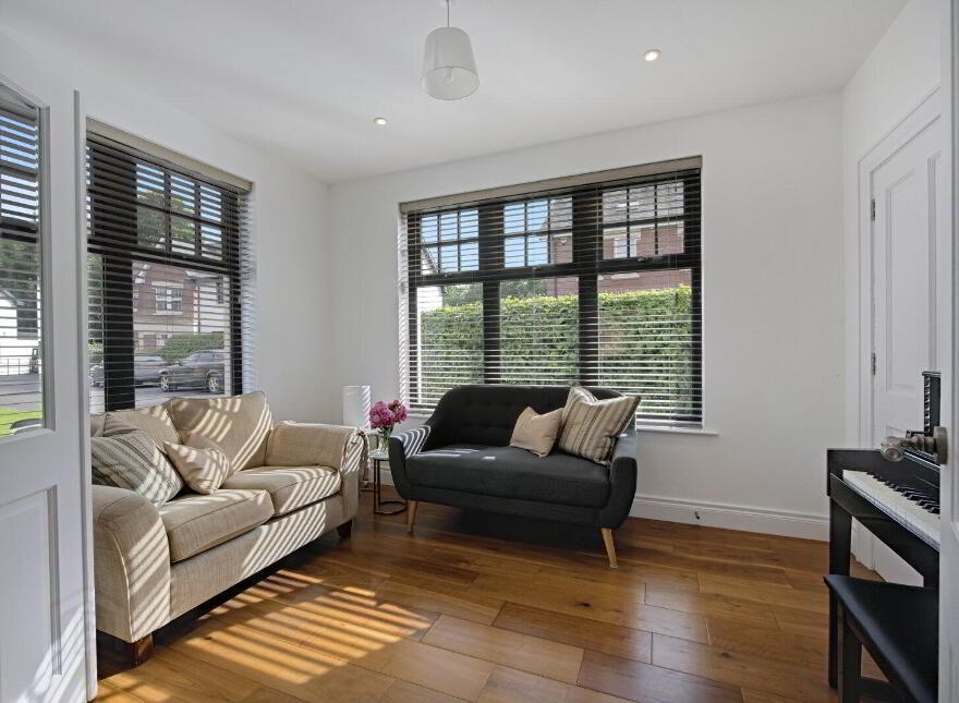 3 Haddo Woods, Belvoir Park, Belfast, BT8 8FS