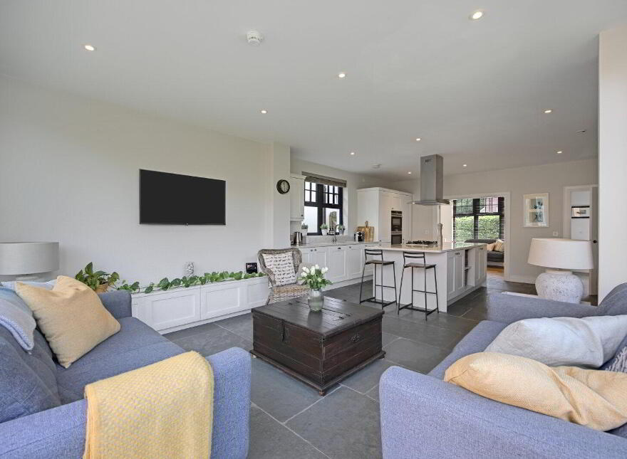 3 Haddo Woods, Belvoir Park, Belfast, BT8 8FS