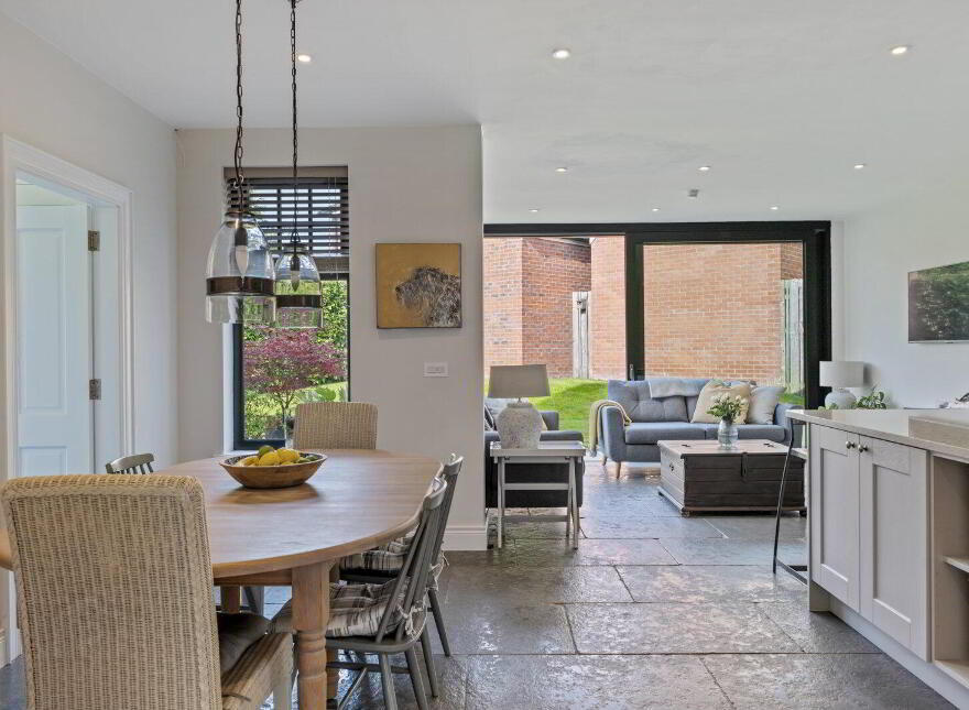 3 Haddo Woods, Belvoir Park, Belfast, BT8 8FS