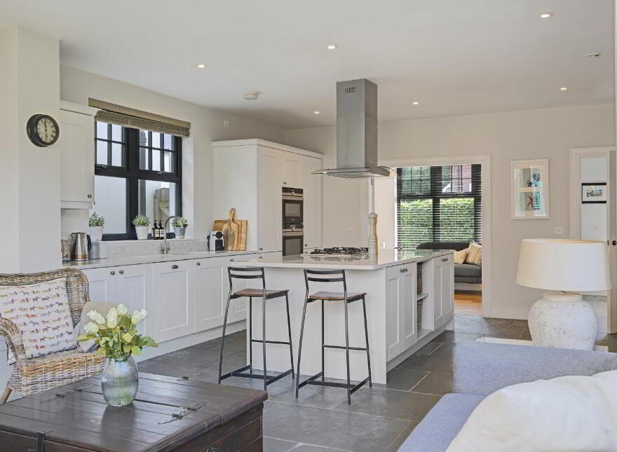 3 Haddo Woods, Belvoir Park, Belfast, BT8 8FS