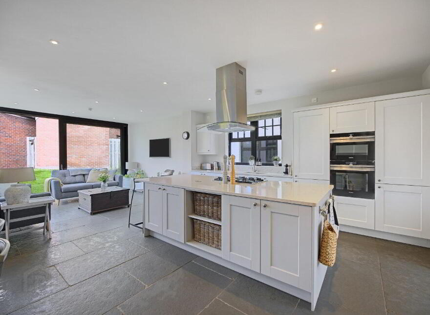3 Haddo Woods, Belvoir Park, Belfast, BT8 8FS