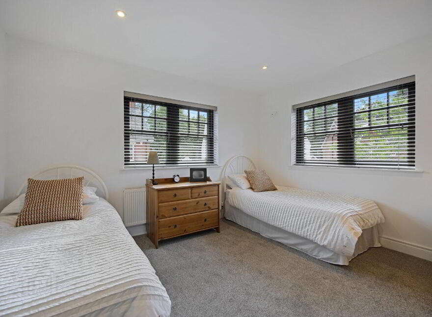 3 Haddo Woods, Belvoir Park, Belfast, BT8 8FS