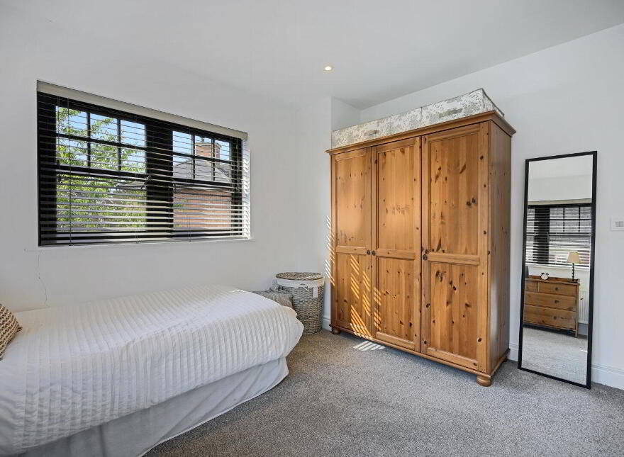 3 Haddo Woods, Belvoir Park, Belfast, BT8 8FS