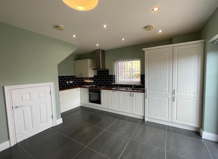 31 Millmount Village Square, Dundonald, Belfast, BT16 1YX