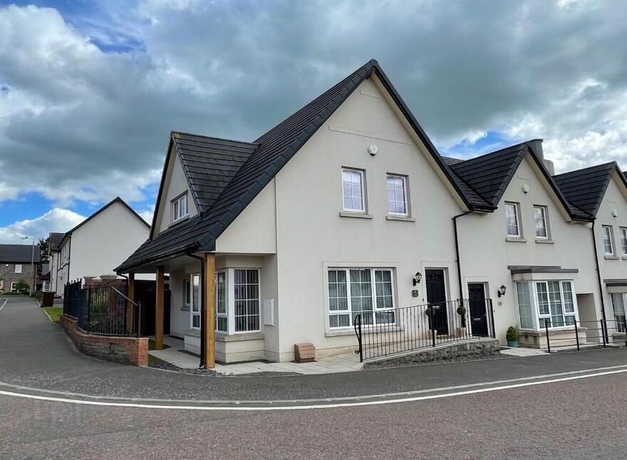 31 Millmount Village Square, Dundonald, Belfast, BT16 1YX
