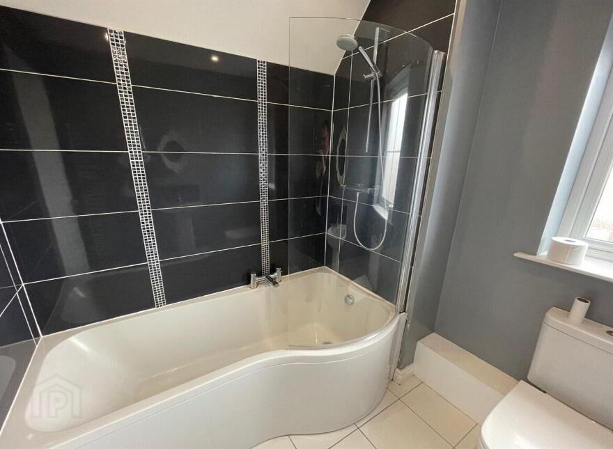 31 Millmount Village Square, Dundonald, Belfast, BT16 1YX