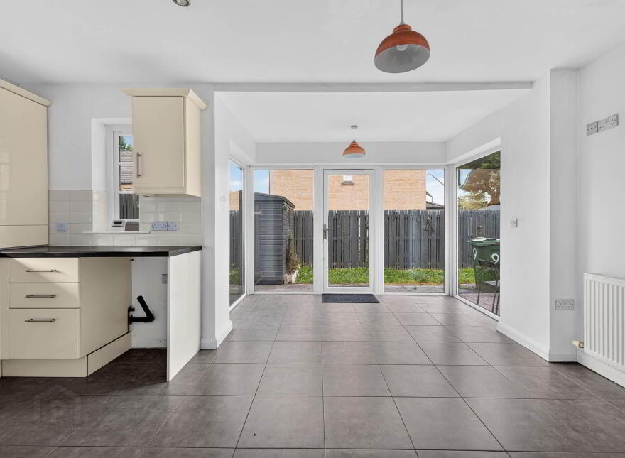 9 Eaton Court, Dunmurry, Belfast, BT17 9FT