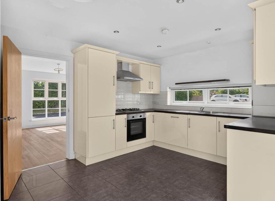 9 Eaton Court, Dunmurry, Belfast, BT17 9FT