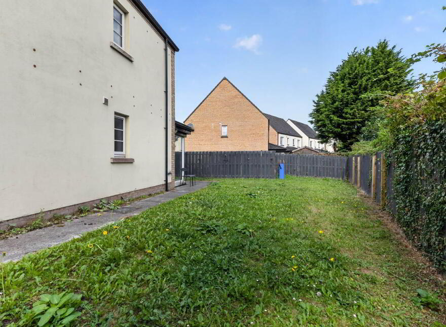 9 Eaton Court, Dunmurry, Belfast, BT17 9FT