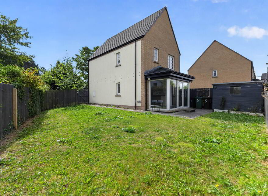 9 Eaton Court, Dunmurry, Belfast, BT17 9FT