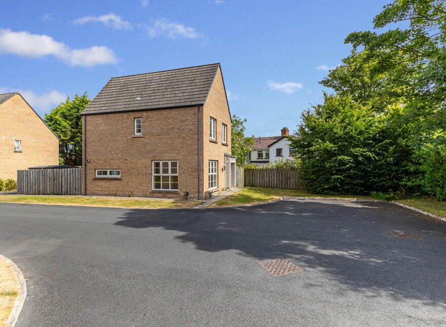9 Eaton Court, Dunmurry, Belfast, BT17 9FT