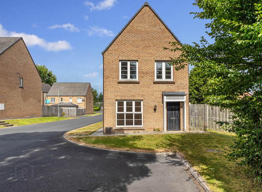 9 Eaton Court, Dunmurry, Belfast, BT17 9FT