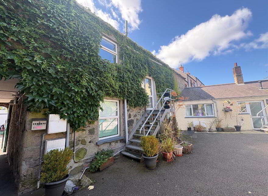 5e The Courtyard, High Street, Comber, BT23 5HJ
