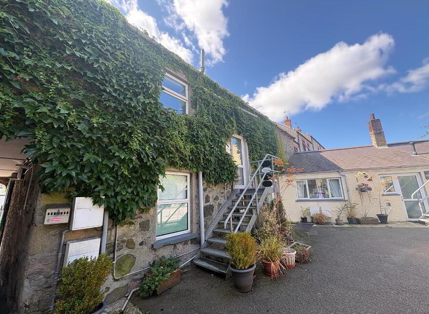 5e The Courtyard, High Street, Comber, BT23 5HJ photo