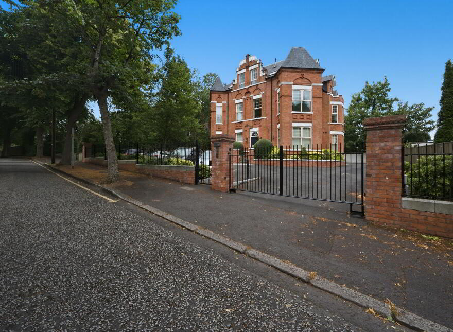 Apt 8, 35-37 Sans Souci Park, Belfast, BT9 5QZ