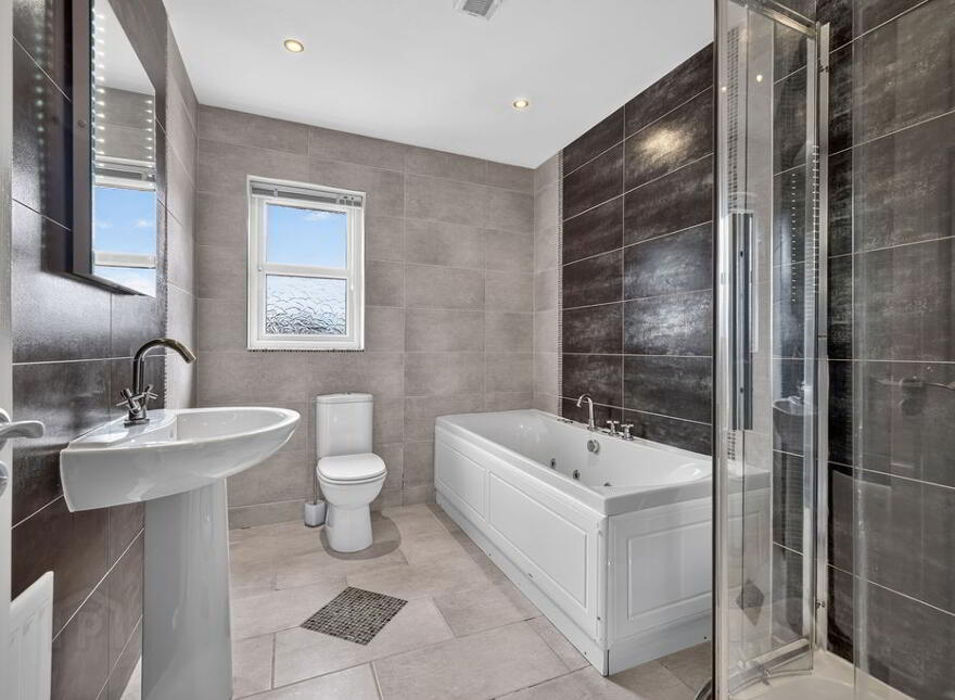 90 Carnbeg Dale, Antrim, BT41 4RE