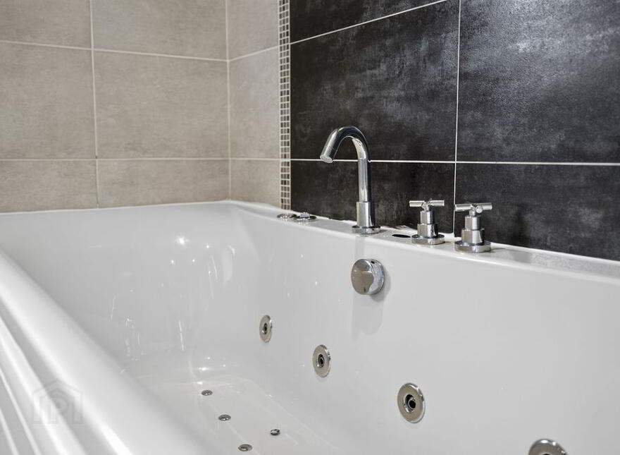 90 Carnbeg Dale, Antrim, BT41 4RE