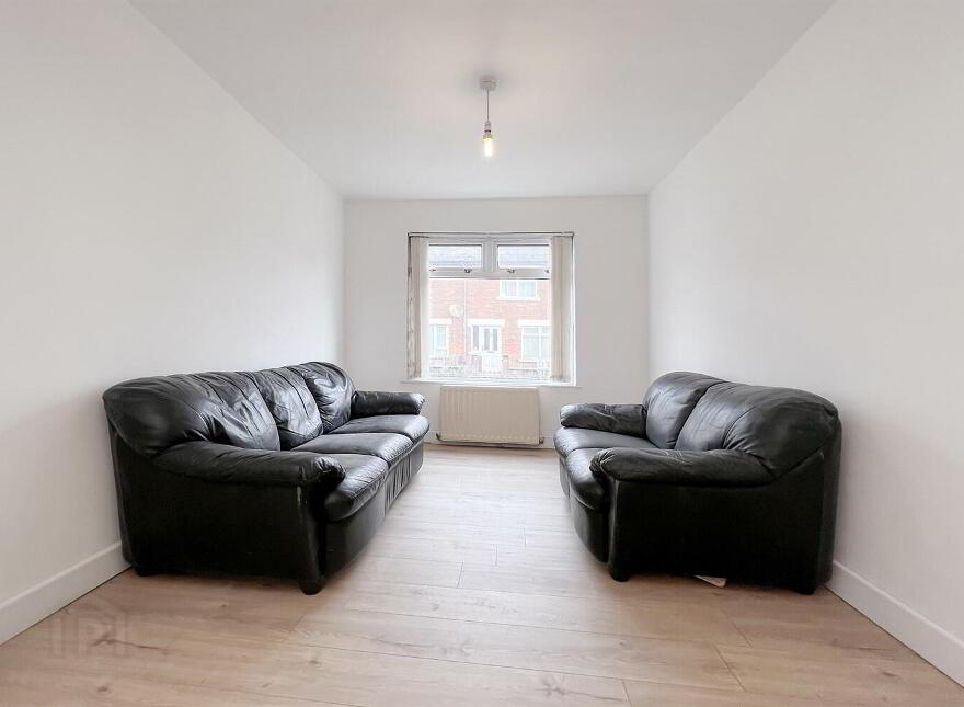 153 Broadway, Belfast, BT12 6HY