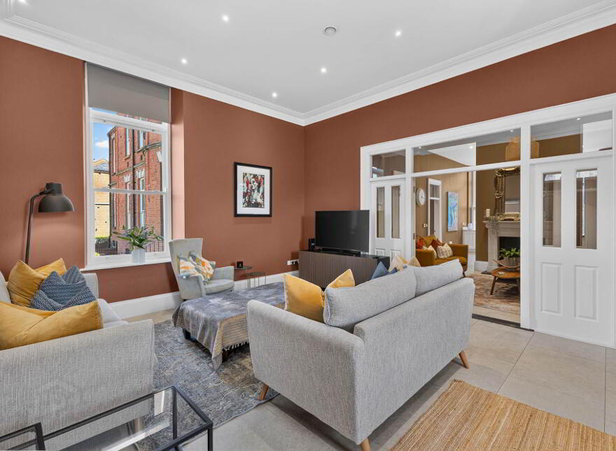 6 Ishbel Gardens, Belvoir Park, Belfast, BT8 8FT
