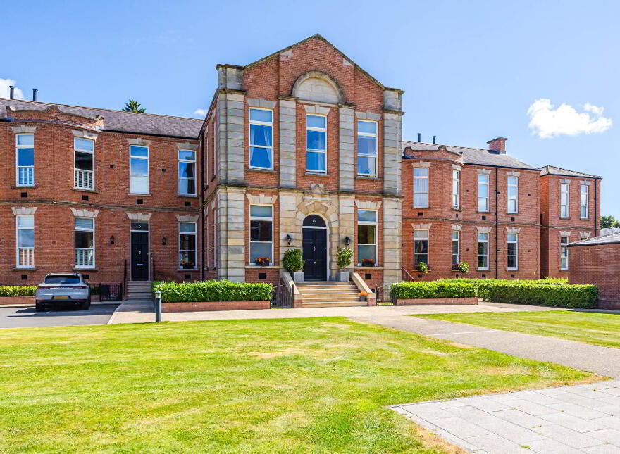 6 Ishbel Gardens, Belvoir Park, Belfast, BT8 8FT