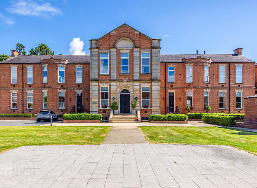 6 Ishbel Gardens, Belvoir Park, Belfast, BT8 8FT
