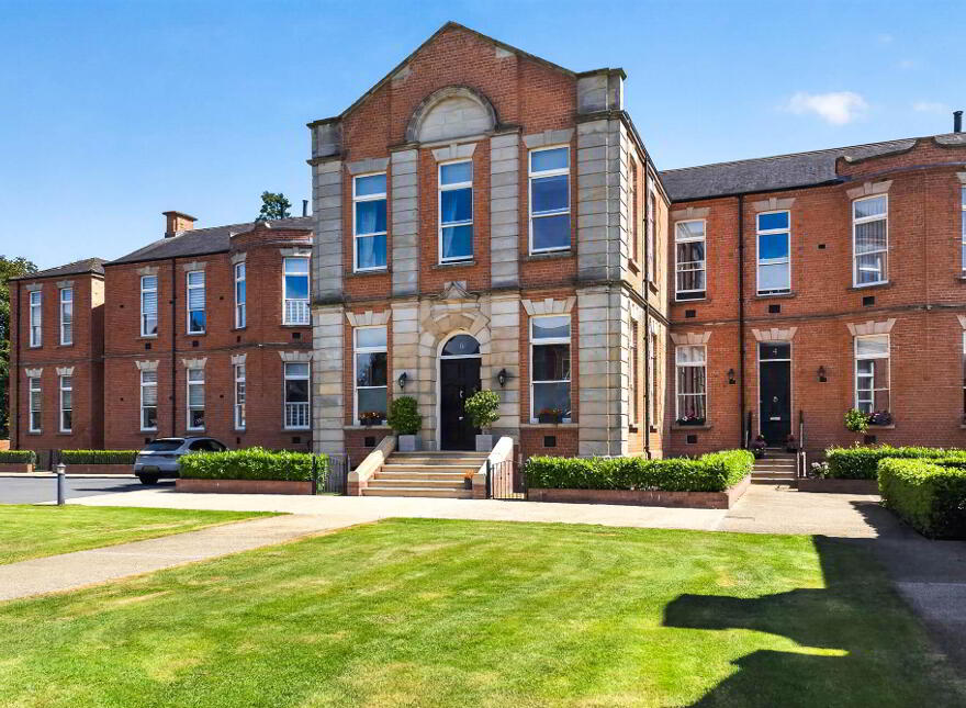 6 Ishbel Gardens, Belvoir Park, Belfast, BT8 8FT